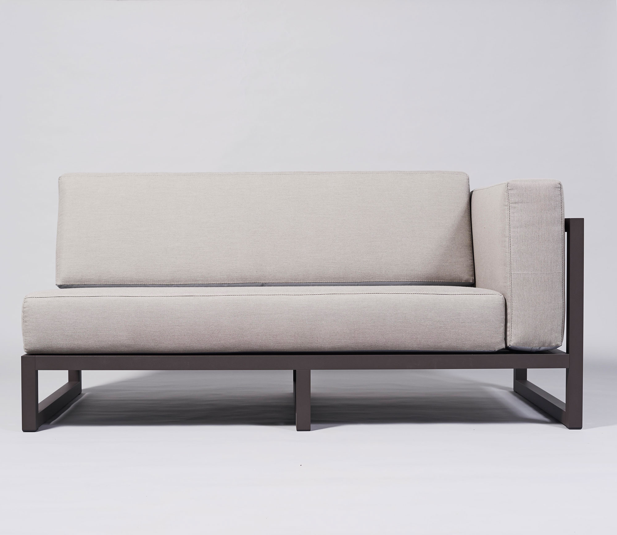 Sachi spikes sofa