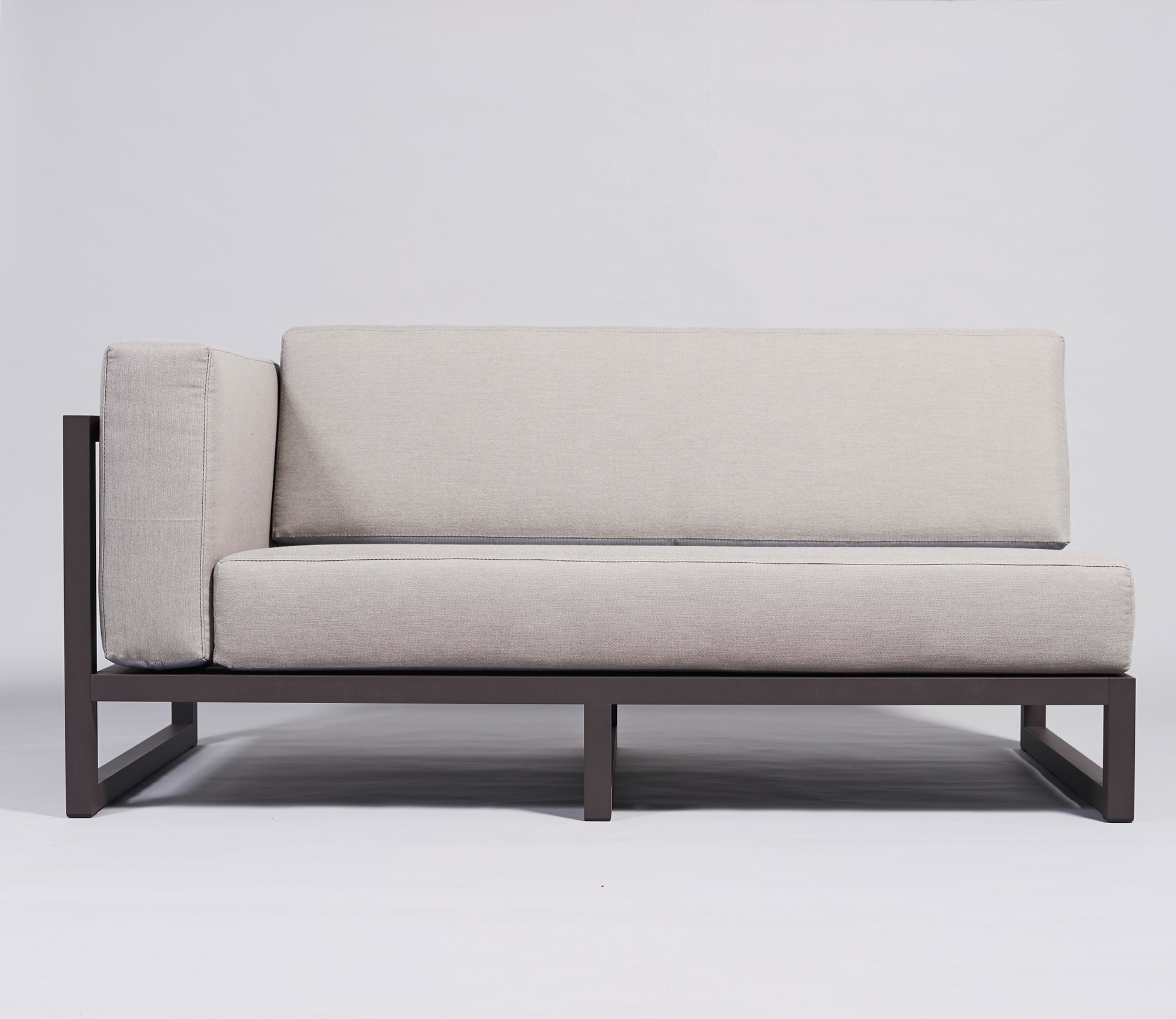 Sachi spikes sofa